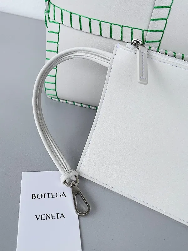 All categories 💚 Authentic bags 💚 BV 2025 new style 𝗕𝗼𝘁𝘁𝗲𝗴𝗮 𝗩𝗲𝗻𝗲𝘁𝗮 Tote bag